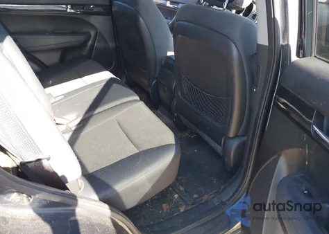 2011 Kia Sorento Lx z USA, uszkodzony, nr VIN 5XYKT3A16BG085402